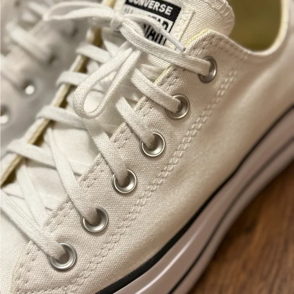 Converse White Low-Top Sneakers - Picture 4 of 8
